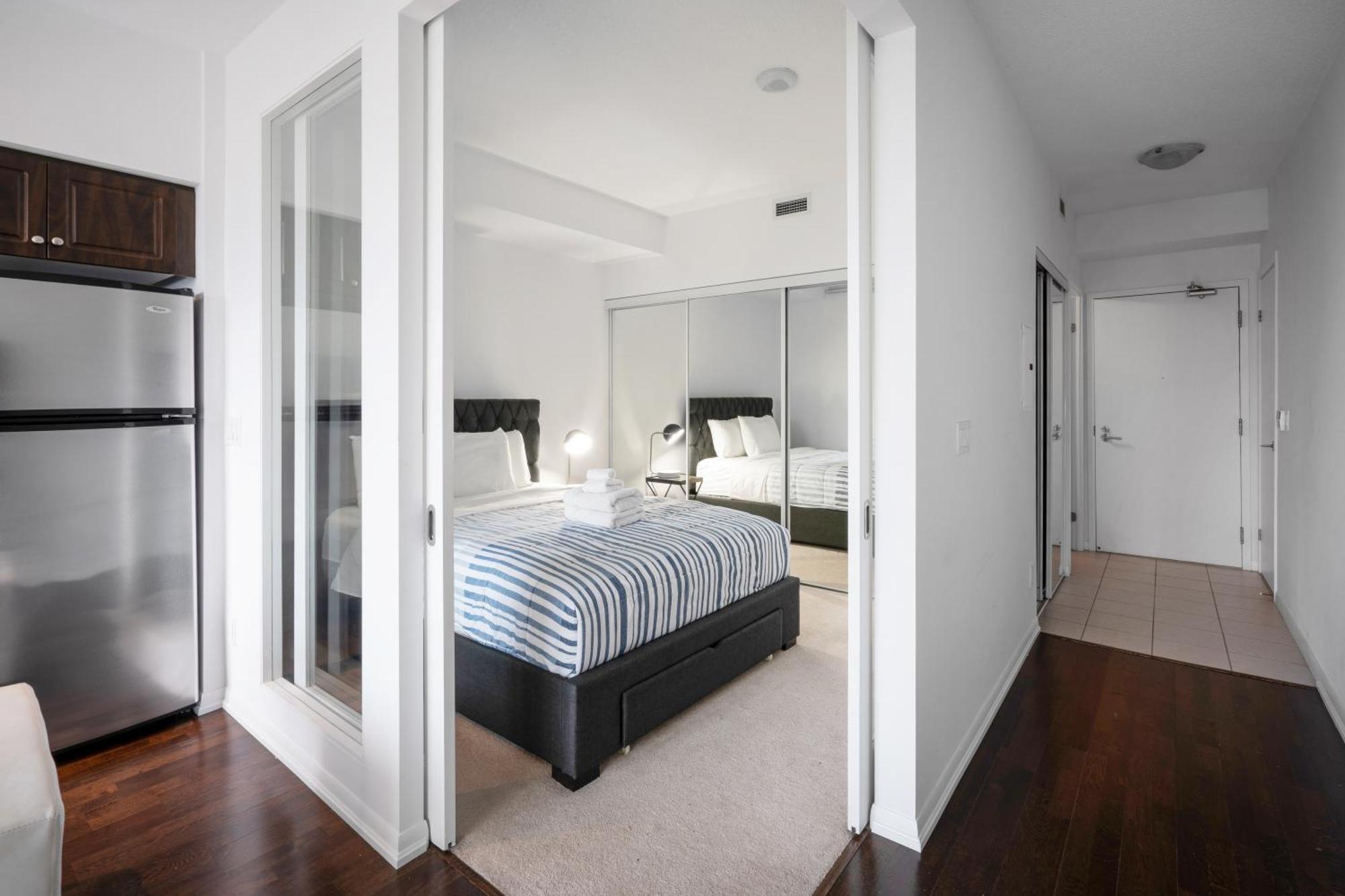 Downtown Toronto 1 Bdrm Condo With Parking And Views Kültér fotó
