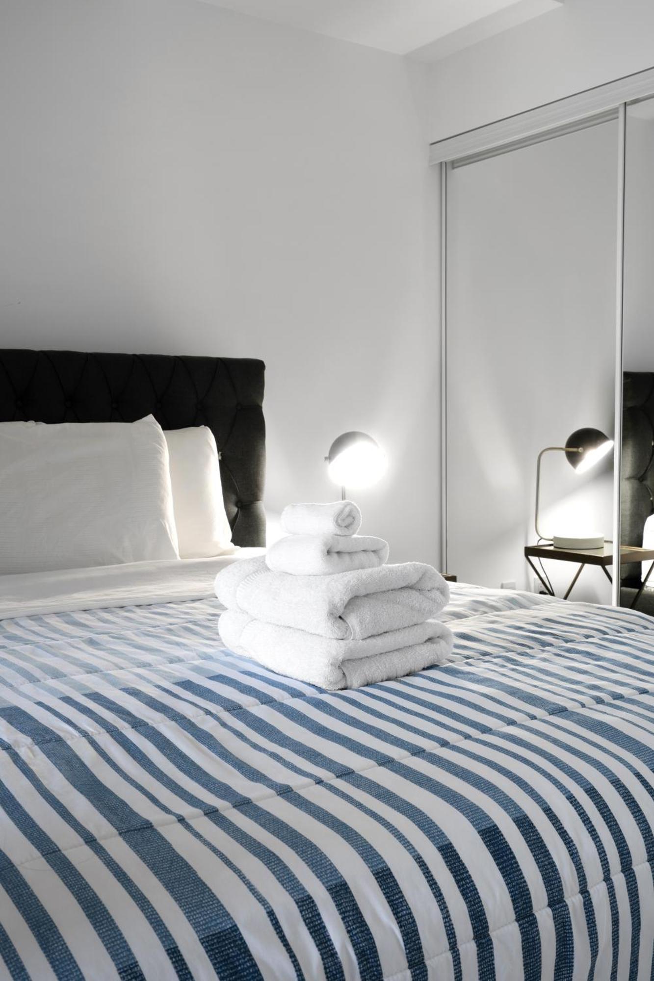 Downtown Toronto 1 Bdrm Condo With Parking And Views Kültér fotó